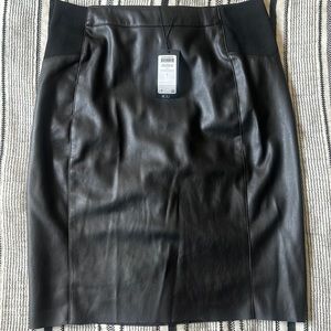 Sexy but classy black faux leather pencil skirt 🤩